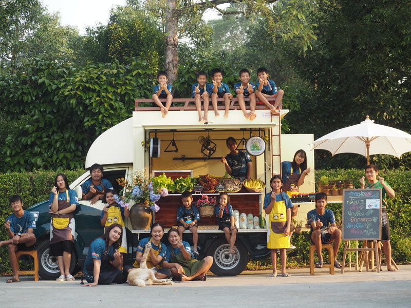 EasyCompare Donates 1,205,425 THB to Help Underprivileged Thai Children During COVID-19 Crisis