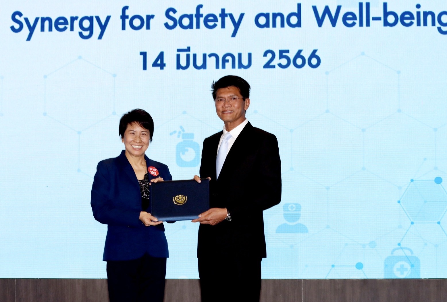 รพ.แพทย์รังสิต รับประกาศนียบัตรเป็นสถานพยาบาลผ่านการต่ออายุการรับรองกระบวนการคุณภาพ (Re-acccreditation) ครั้งที่ 2