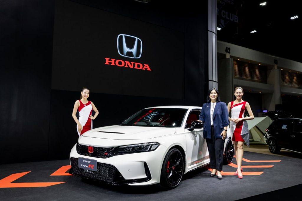 ฮอนด้า โชว์ดีเอ็นเอความสปอร์ต นำโดย ซีวิค ไทป์ อาร์ พร้อมยนตรกรรมที่เสริมความสปอร์ตด้วยชุดแต่งโมดูโล และรถแข่งวันเมคเรซ ในงาน Bangkok Auto Salon 2023