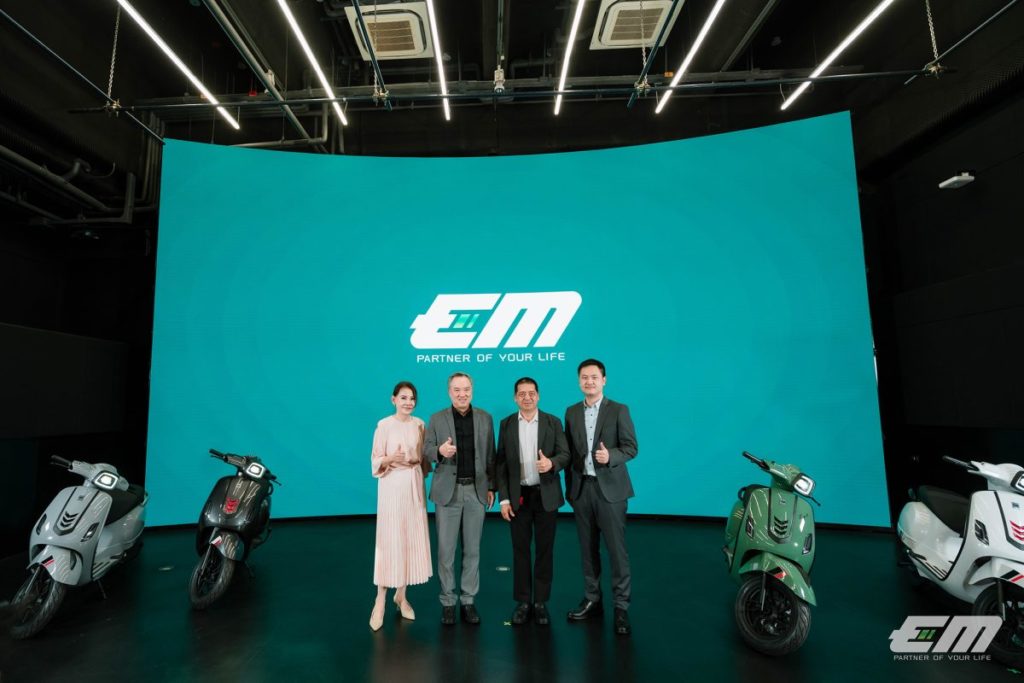 EM Motor เขย่าตลาด EV เปิดตัว “Legend Pro” มอเตอร์ไซค์ไฟฟ้าดีไซน์ล้ำ ฟังก์ชันจัดเต็ม ตอบโจทย์คนรุ่นใหม่ ด้วยนวัตกรรมที่เข้าถึงได้
