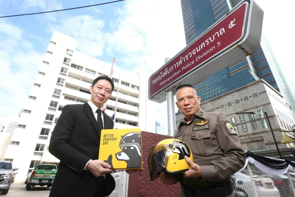 กรุงศรี ออโต้ เดินหน้าส่งเสริมความปลอดภัยบนท้องถนน ส่งมอบหมวกกันน็อกเด็ก แก่กองบังคับการตำรวจนครบาล