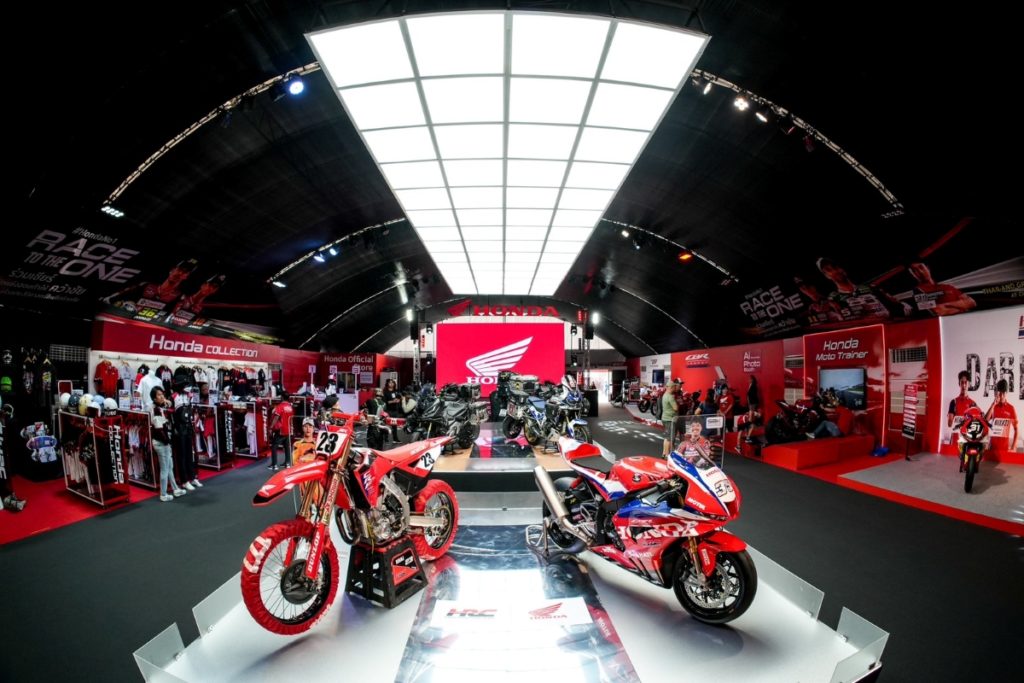 “ไทยฮอนด้า” เปิดบูธกิจกรรม “Honda Exhibition Hall” ภายใต้คอนเซปต์ “Race to The One” ชวนแฟนมอเตอร์สปอร์ตร่วมสัมผัสประสบการณ์สุดพิเศษใน ThaiGP 2026